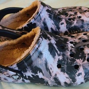 Crocs Classic Fur Lined Pink Camouflage Size 7